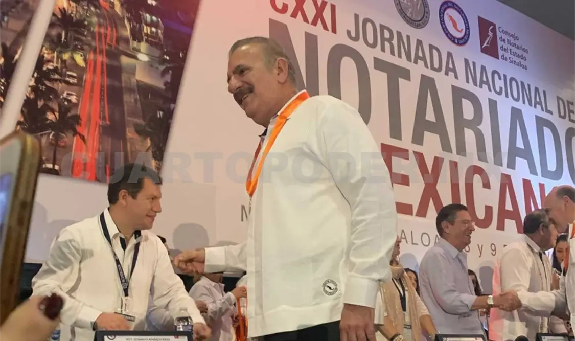 Notario chiapaneco recibe medalla Diego de Godoy