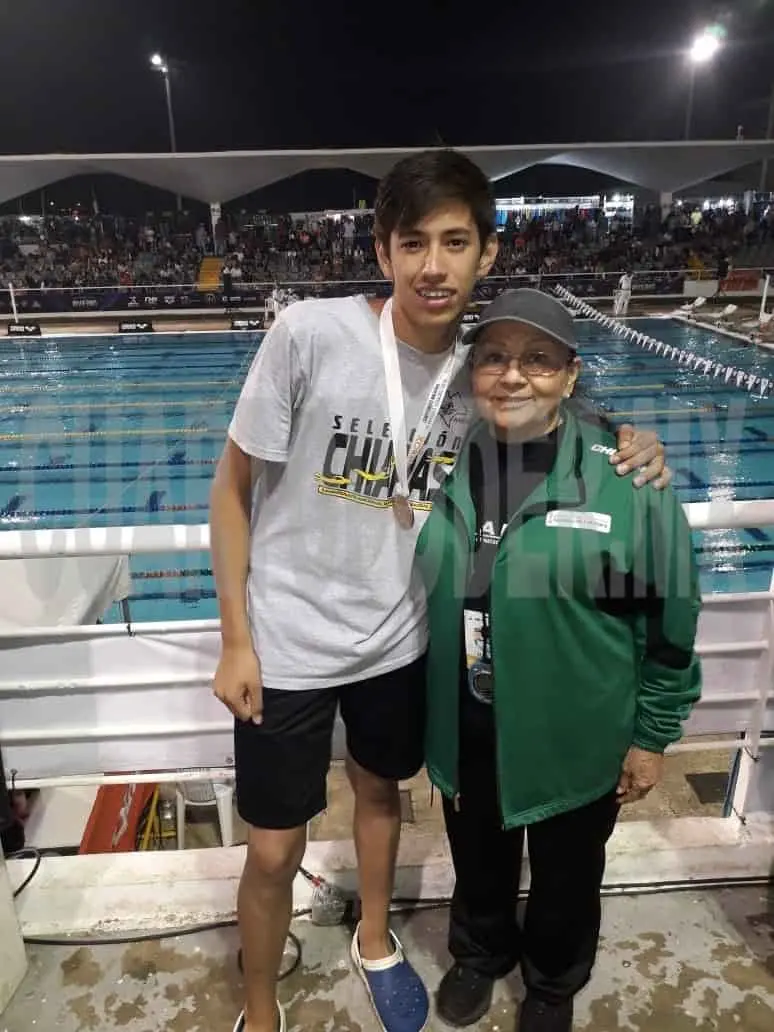 Diego Ángel Montoya Arias y su entrenadora, Amanda Moguel Rodríguez. Cortesía.