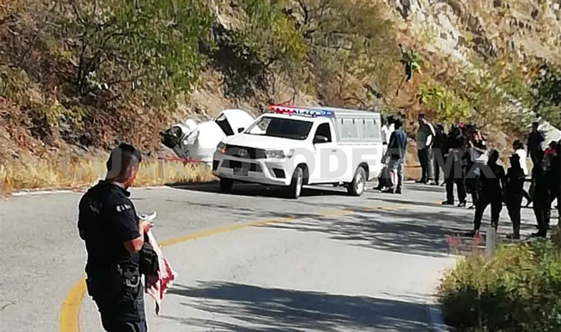 Conductor fallece en volcadura