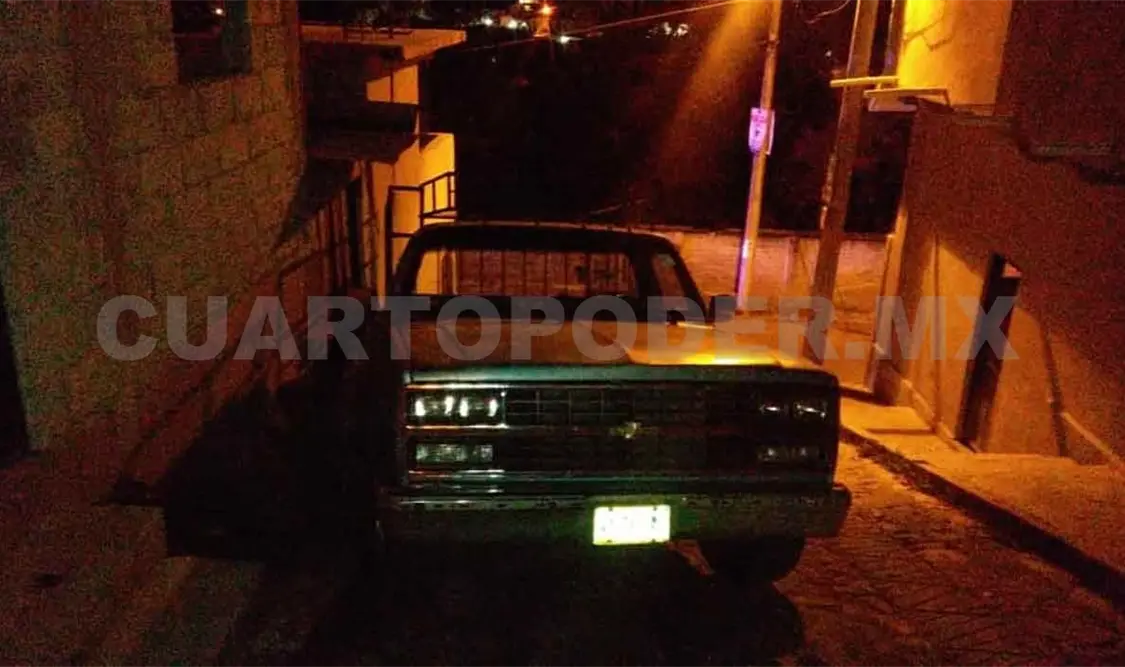 Camioneta se impacta en casa