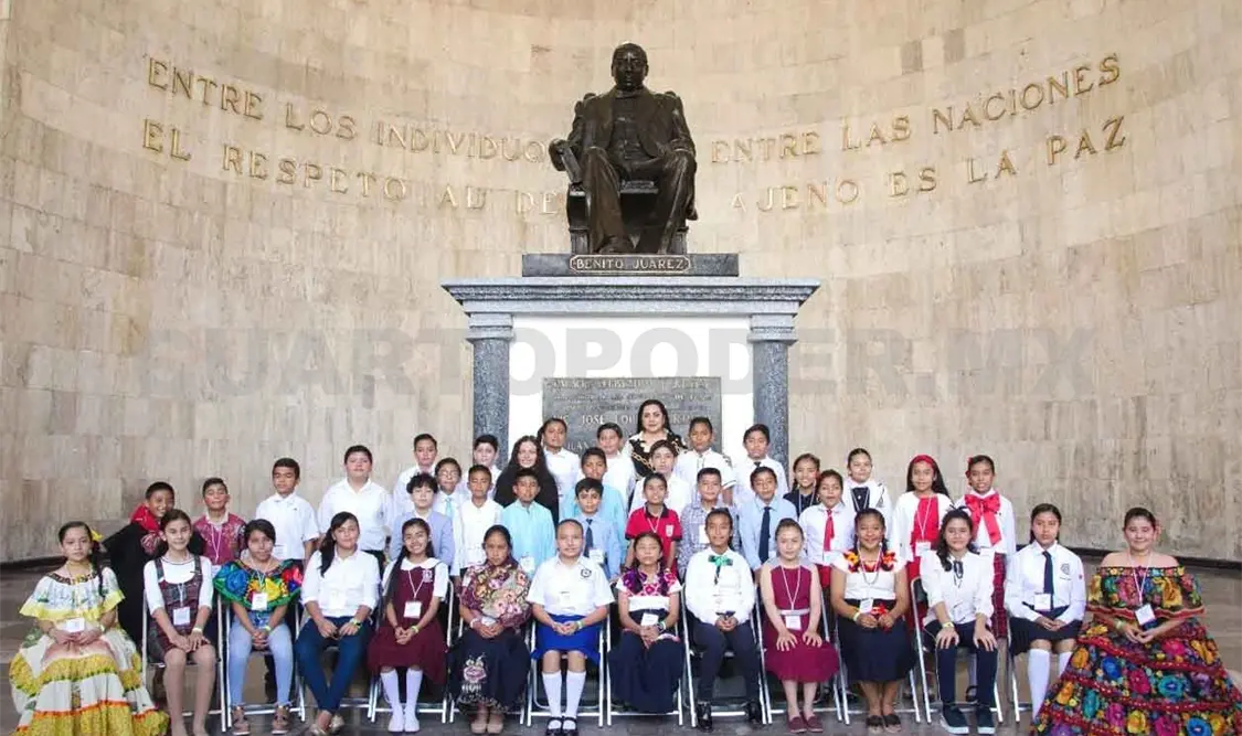 Infantes se convierten en diputados por un día