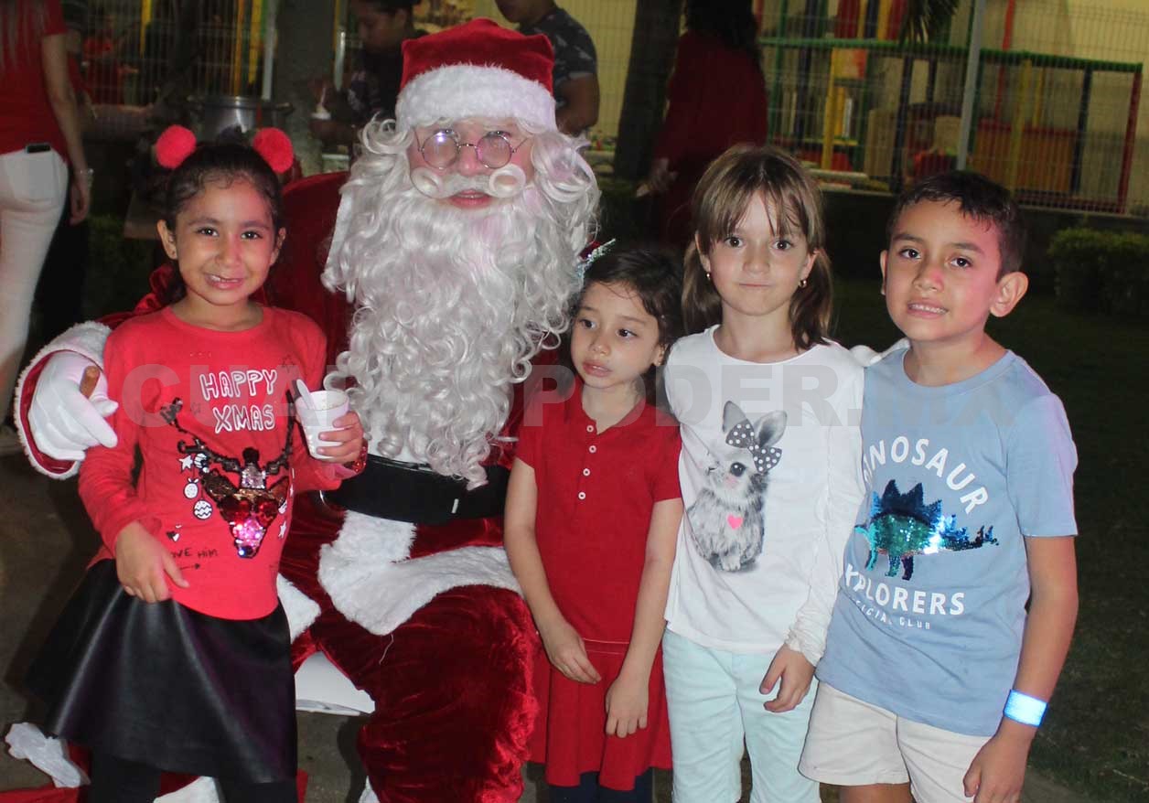 Tarde con amigos y Santa