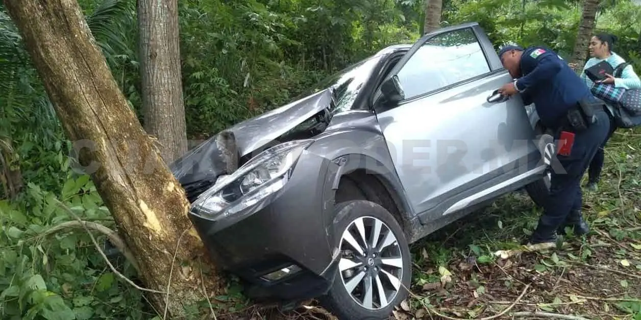 Cinco lesionados en accidente carretero