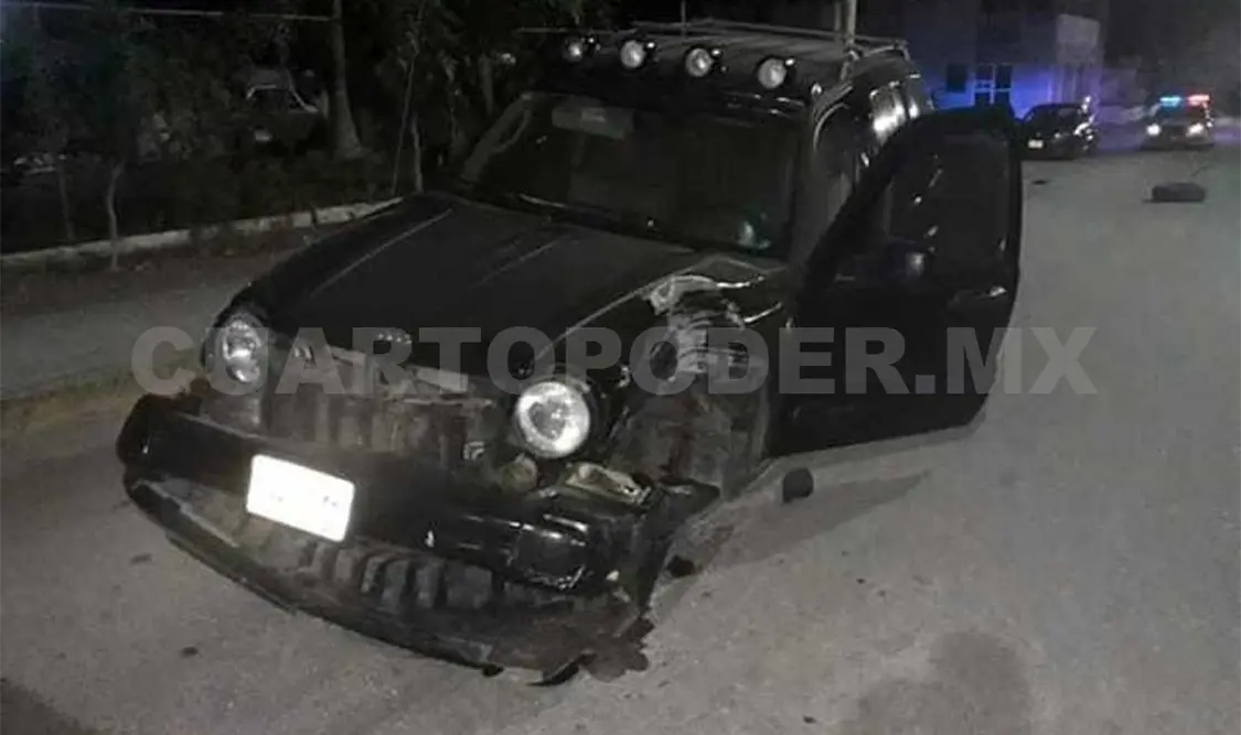 Dejan abandonada camioneta accidentada