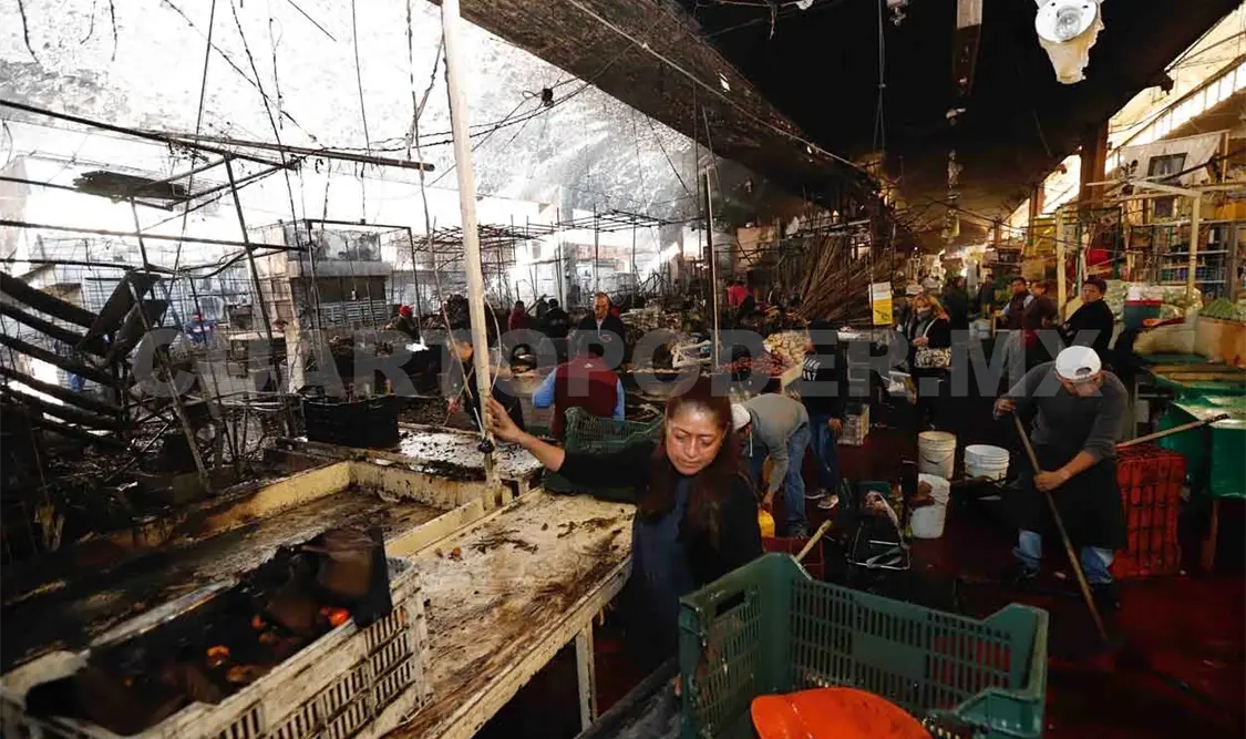 Confirman dos fallecidos por incendio en mercado