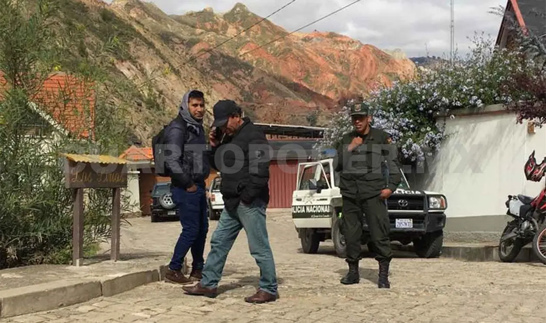 Policía de Bolivia toma fotos a diplomáticos