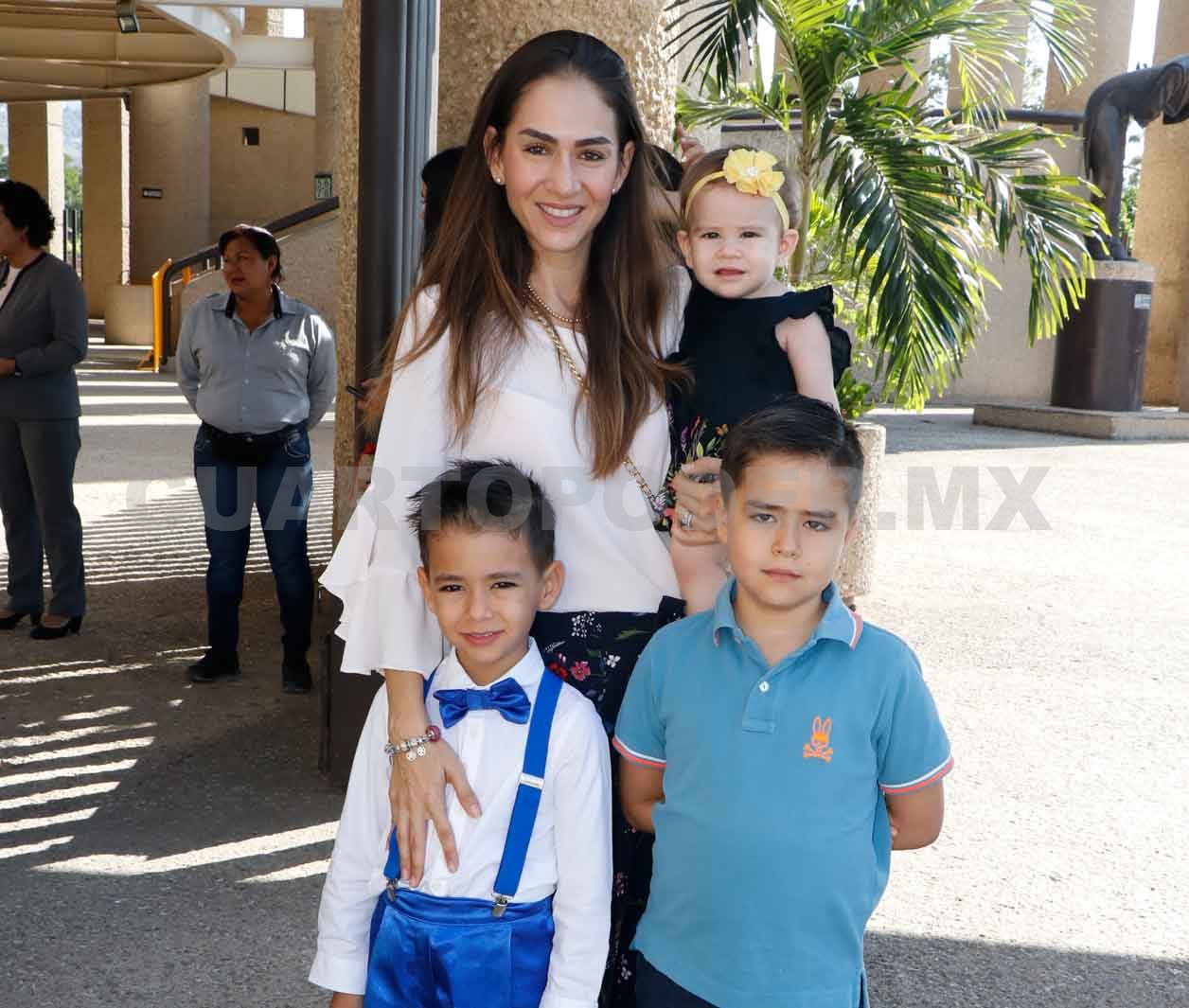 Villancicos y disfraces navideños