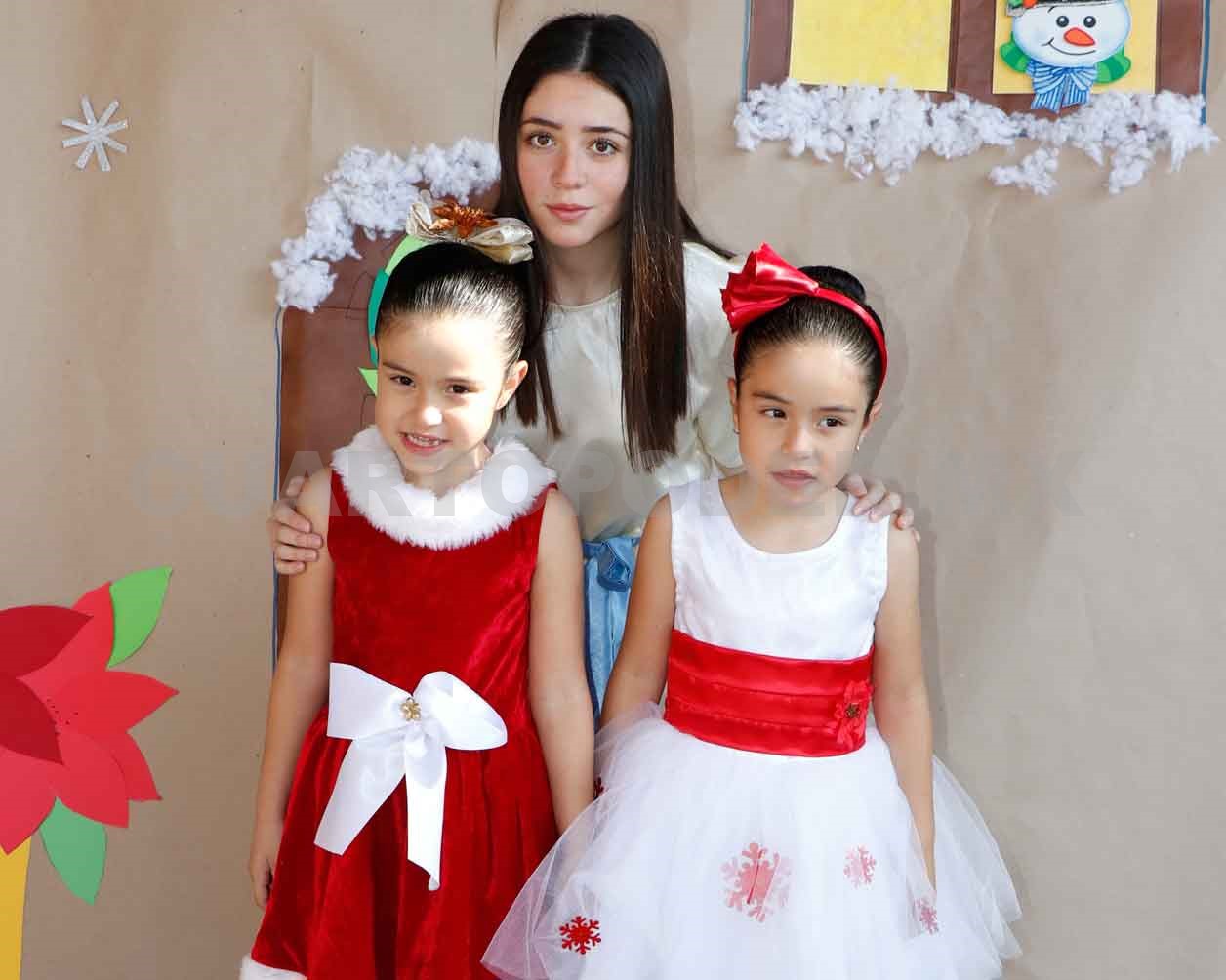 Villancicos y disfraces navideños