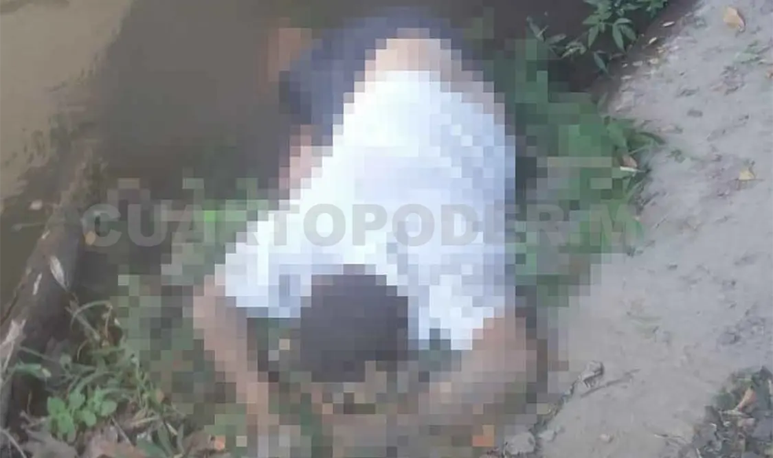 Muere motociclista al caer en barranco