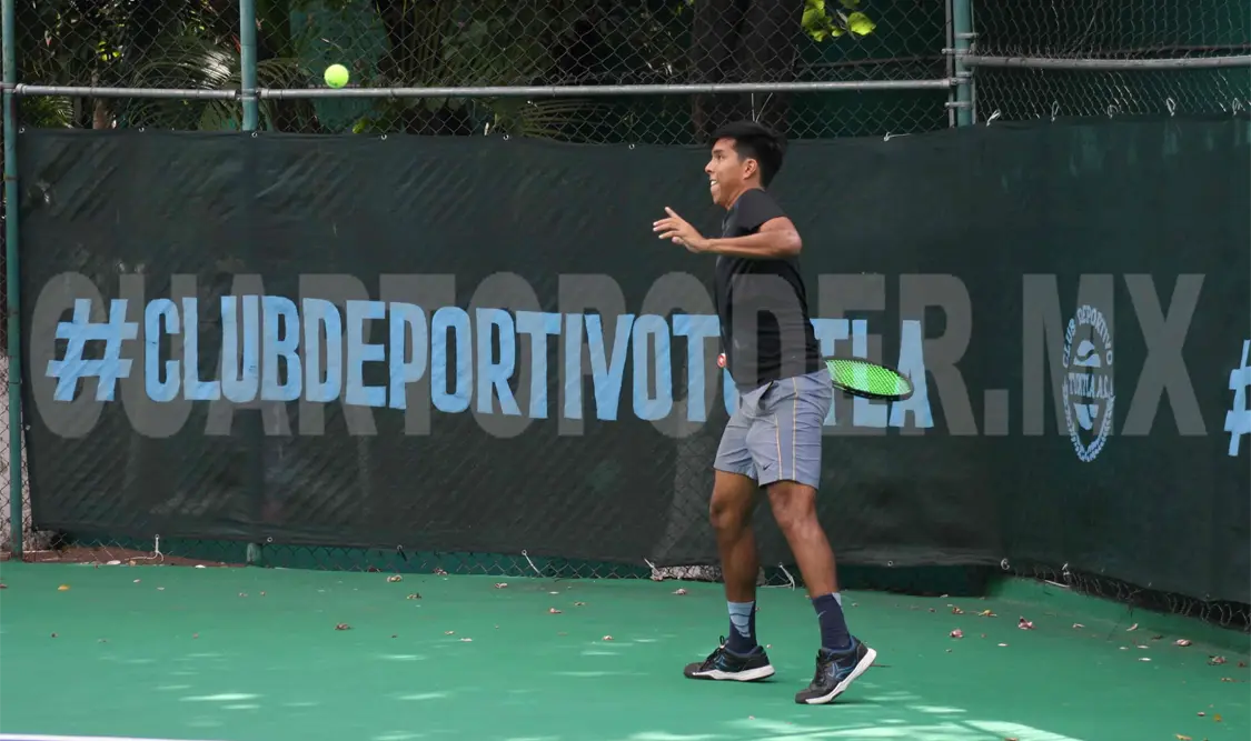 Los tenistas tendrán su festejo previo al fin de año en las canchas del Deportivo Tuxtla. Jesús Ortega/ CP