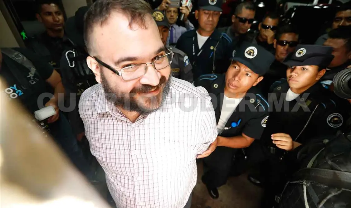 La política en el escándalo