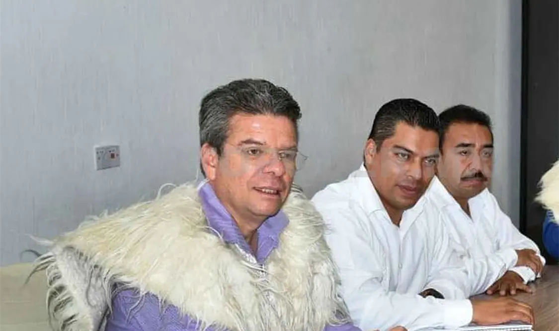 Se reune Ismael Brito con habitantes de Chamula