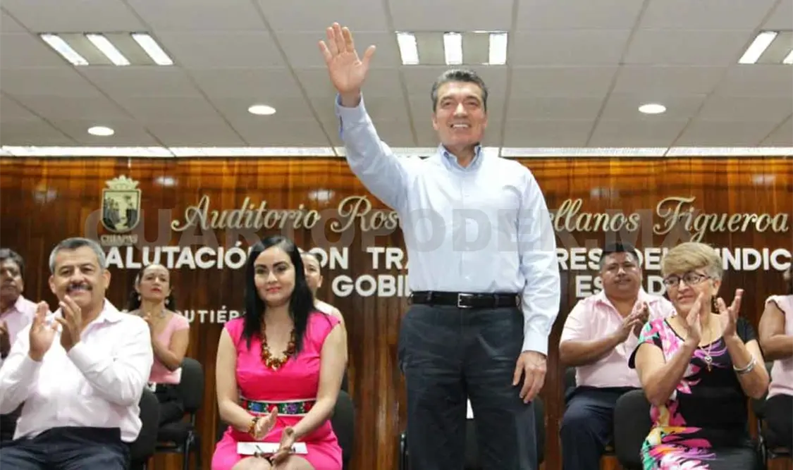 Reconoce REC a burócratas por contribuir al progreso