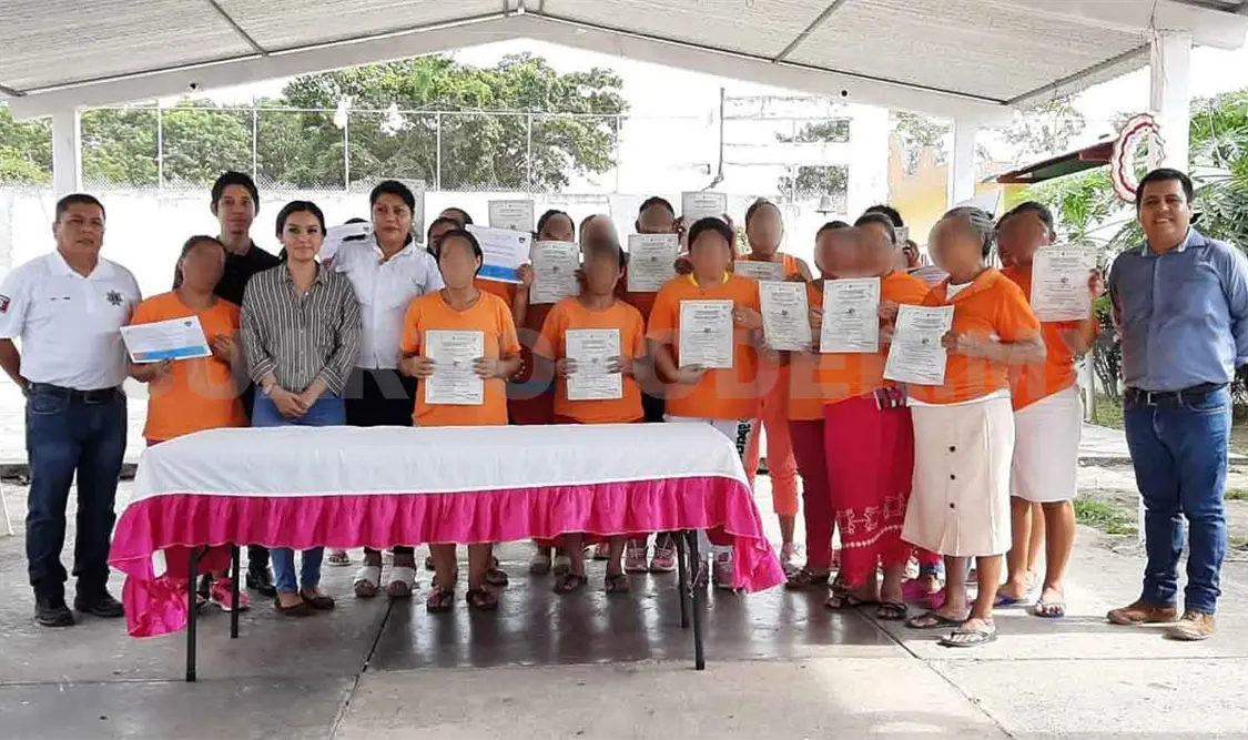 Imparten cursos de capacitación a internos en CERSS