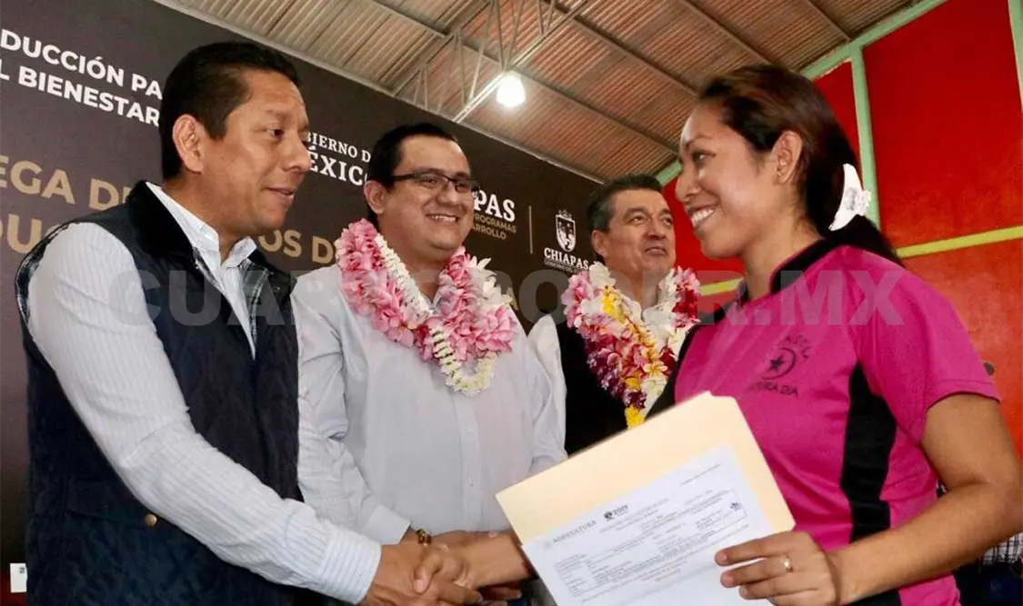 El fiscal general acompañó al gobernador a la entrega de apoyos del programa Producción para el Bienestar. CP