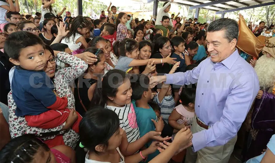 Junto a niñas y niños, festeja REC el Día de Reyes