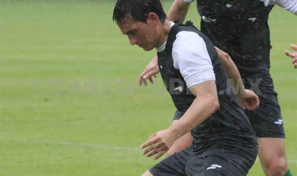 Ecuatoriano Vélez, una baja más en el club