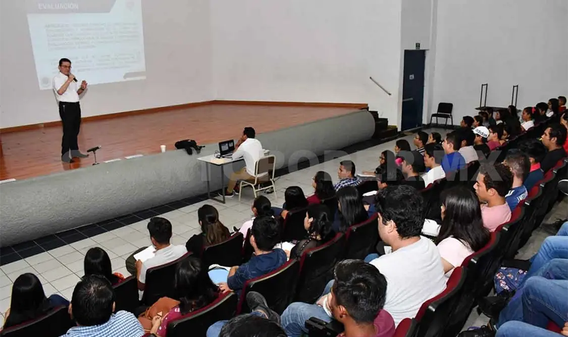 Dan bienvenida a alumnos del curso Preuniversitario