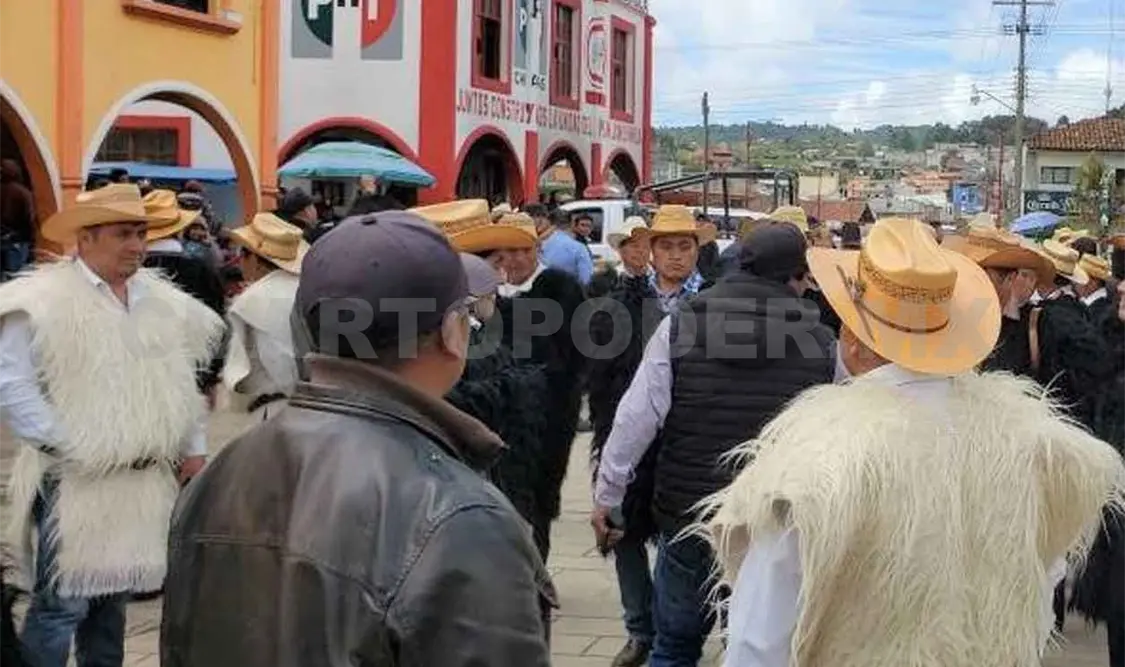 Desconocidos ingresan por la fuerza a la presidencia