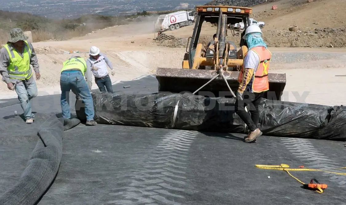 La aplicación de la geomembrana es un proyecto que tiene garantía de una vida útil de 700 años. CP