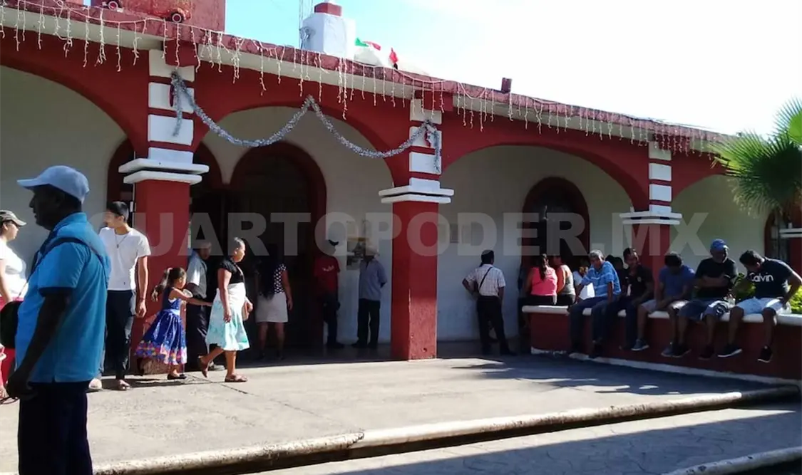 Pobladores de Huehuetán tomaron la presidencia y retuvieron a la alcaldesa Victoria Aurelia Guzmán. Rafael Victorio / CP