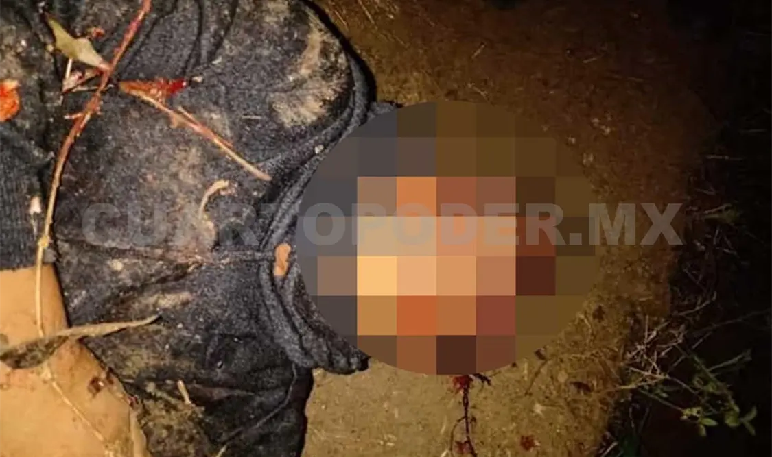 El joven de 24 años de edad cayó inerte, su cráneo estaba desfigurado, presentaba un orificio debido a los impactos. CP