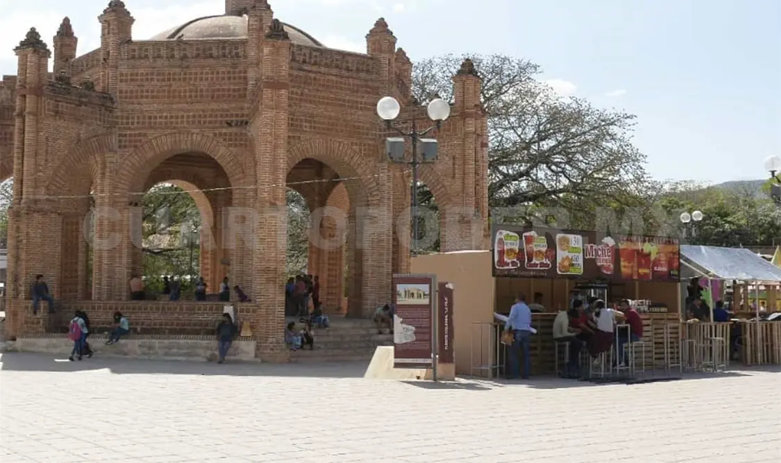 Comerciantes denunciaron la sobre venta de espacios. Guillermo Ramos