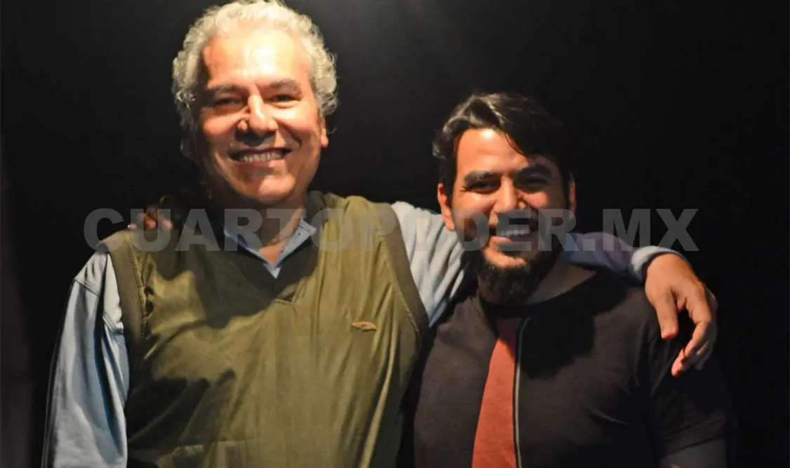 Héctor Cortés Mandujano y Alfredo Espinoza, actores de la obra. Darwin Mendoza