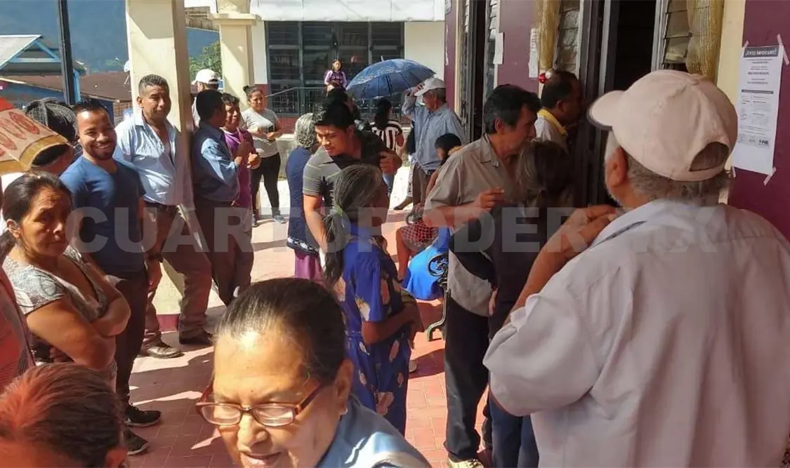 Habitantes de Unión Juárez molestos por la falta de obras. Rafael Victorio / CP
