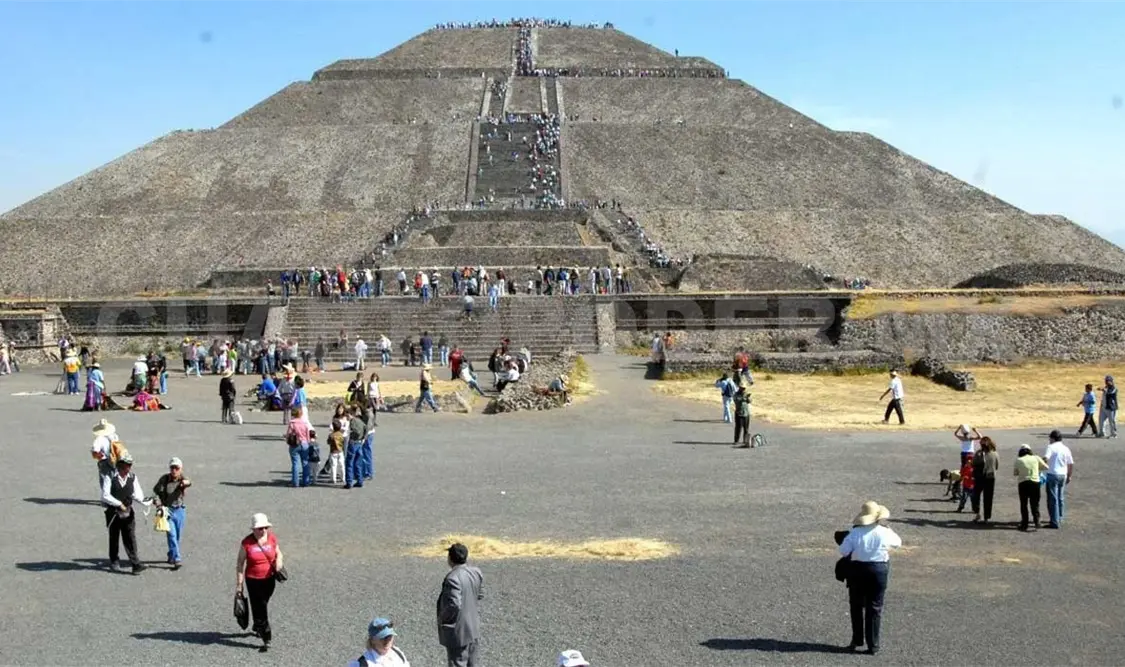 Siete de cada 10 personas que llegan a las ruinas y espacios arqueológicos del país son mexicanos y el resto extranjeros. Twitter