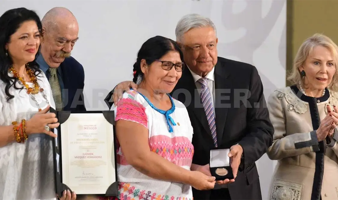 Carmen Vázquez Hernández fue galardonada con el Premio Nacional de Artes y Literatura 2019, que le entregó el presidente Andrés Manuel López Obrador. El Universal
