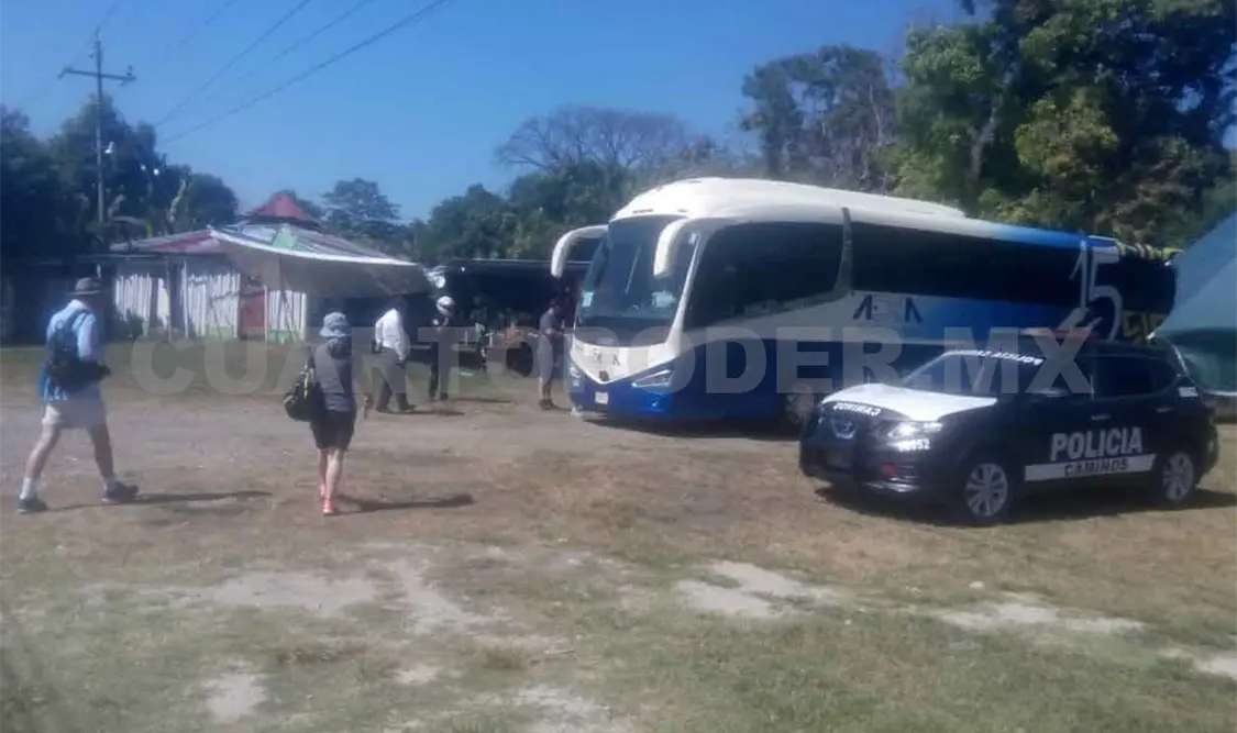 Escoltan a turistas del crucero Pacific Princess