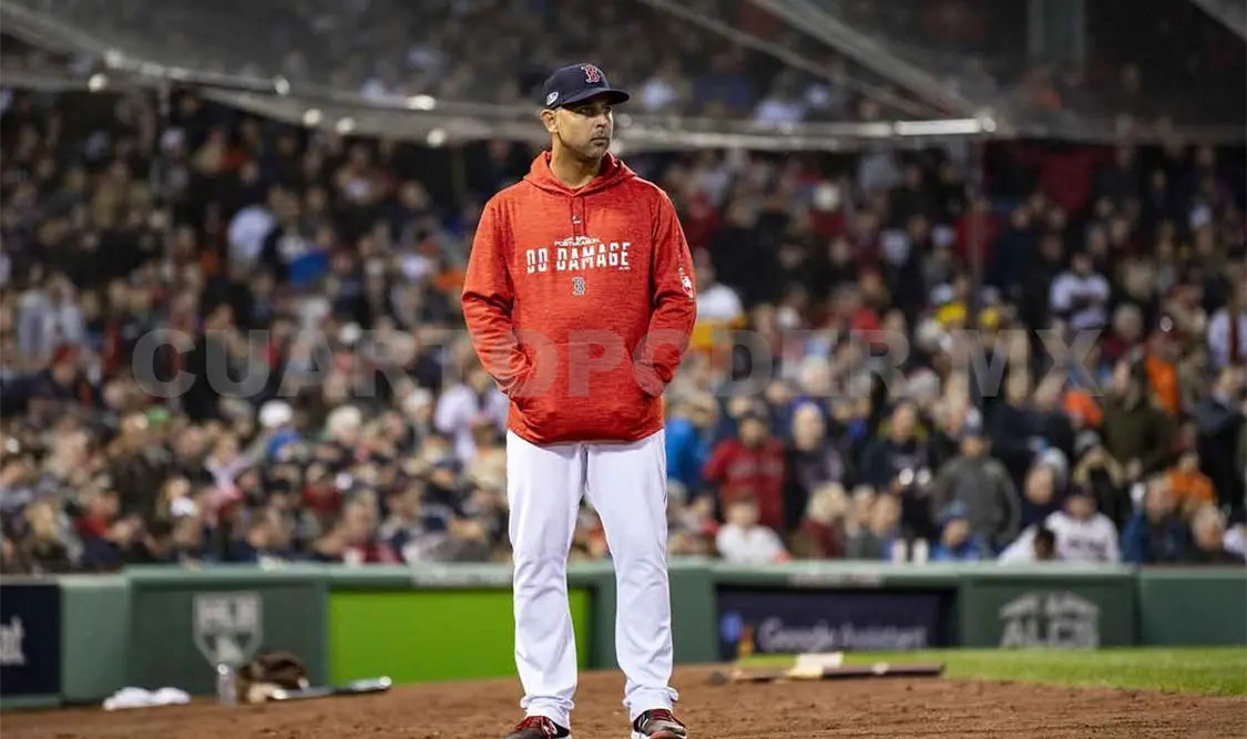 Alex Cora deja de ser manager de los Red Sox