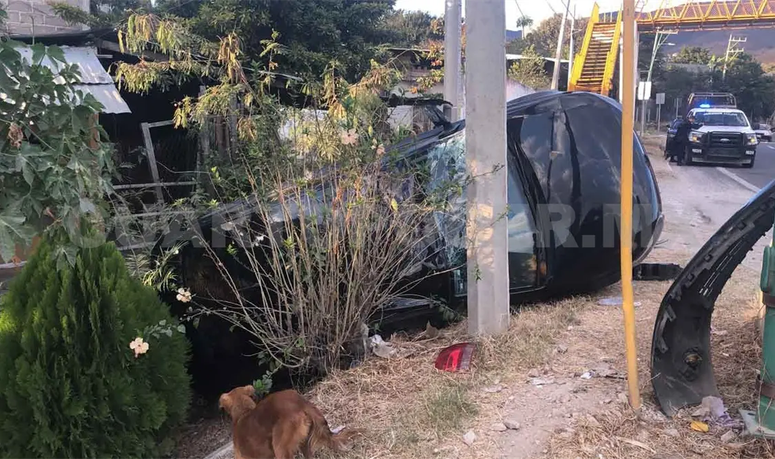 Jovencitas sufrieron aparatosa volcadura
