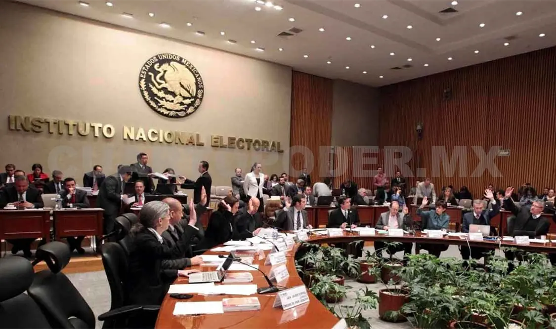 Investigan a consejeros del INE