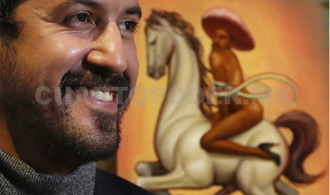 El creador chiapaneco junto a su obra. Cortesía