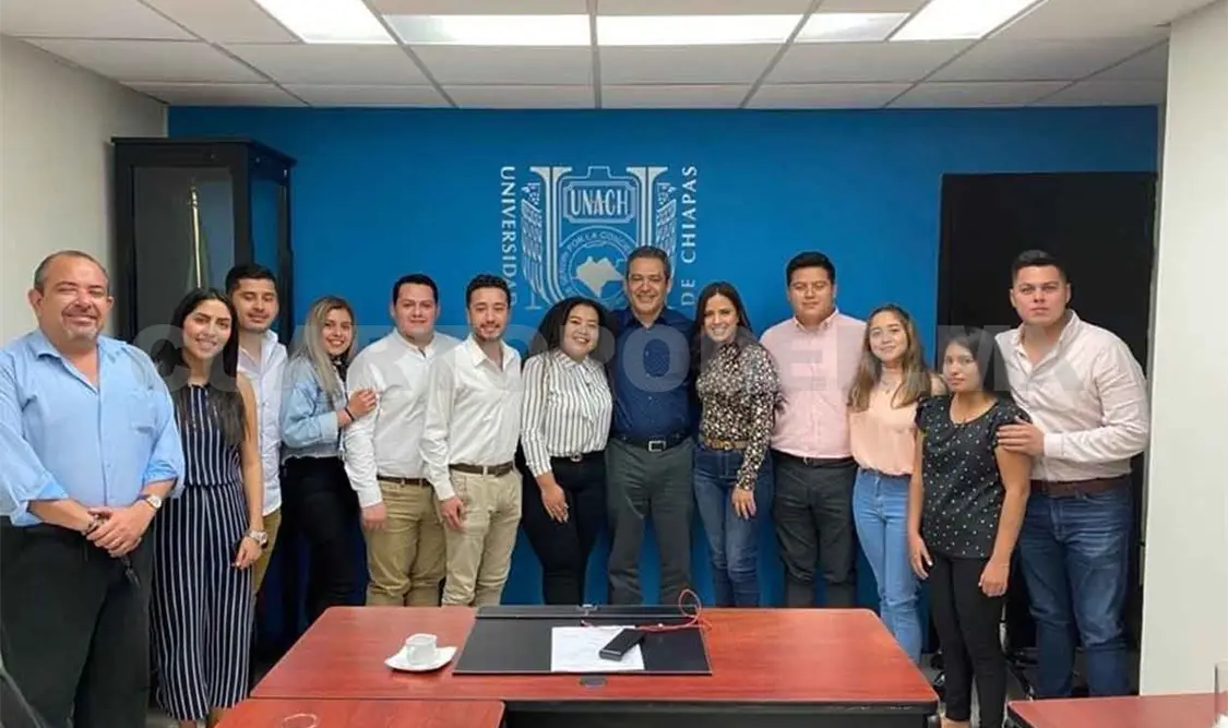 Se reúne rector con alumnos de Derecho