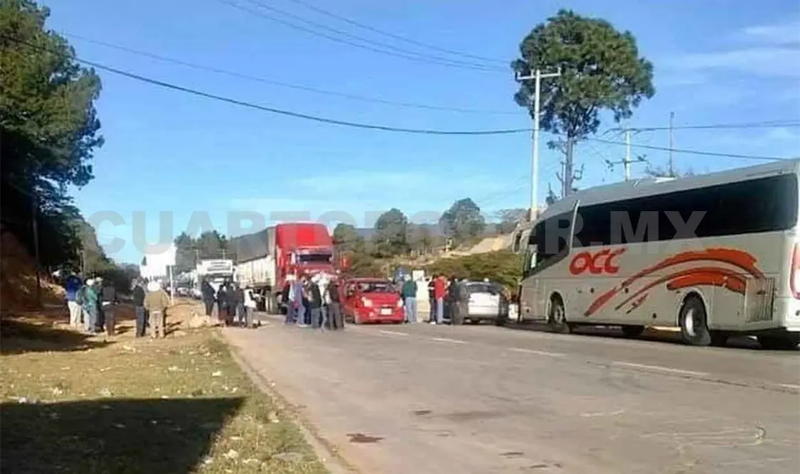 Integrantes de la CIOAC realizan bloqueo y boteo