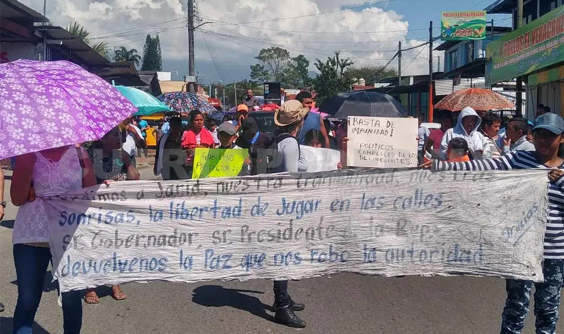 Con marcha exigen destitución de ediles