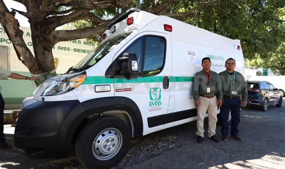 Entregan ambulancias a Hospitales Rurales