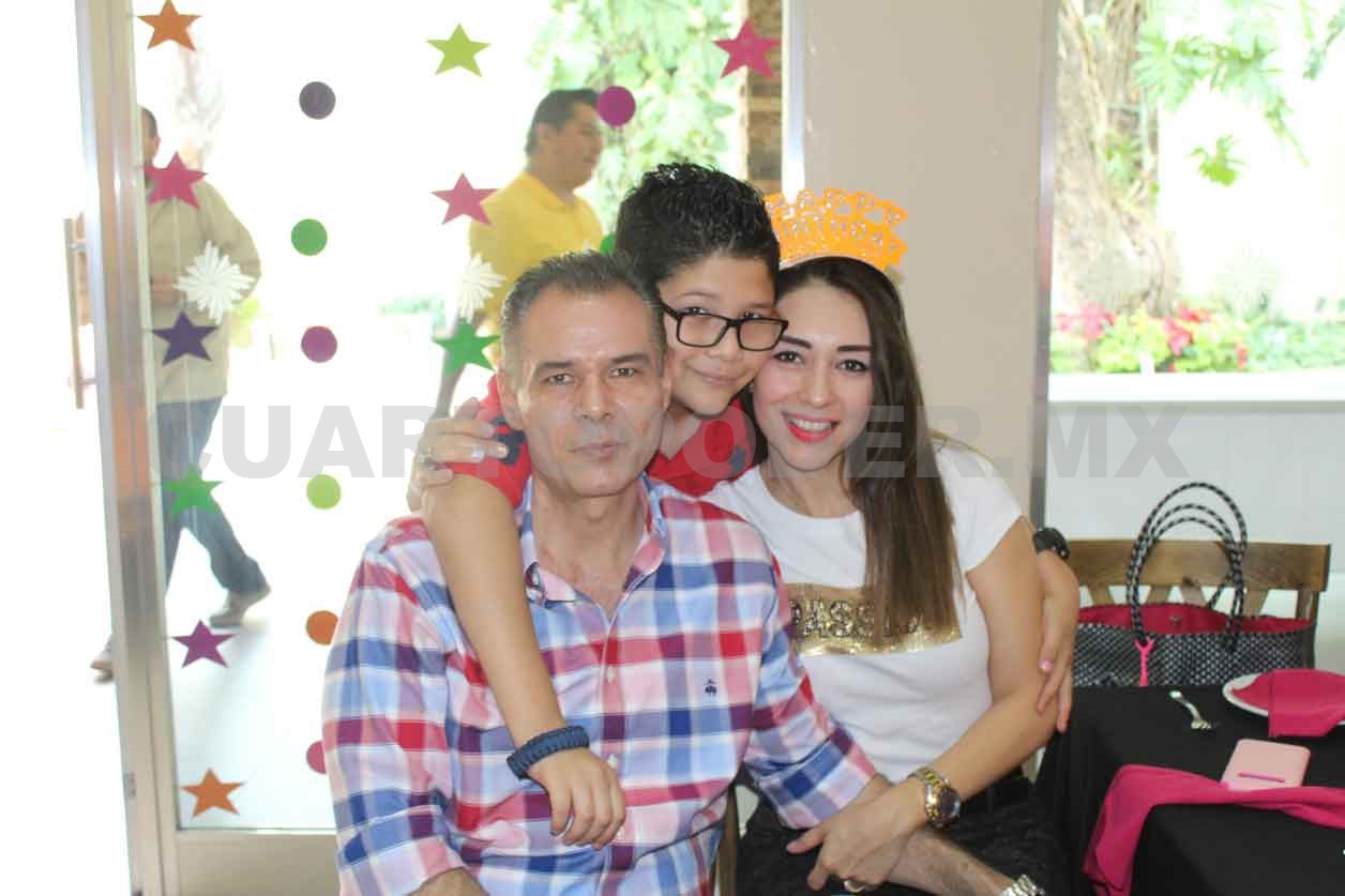 Regalos y abrazos para Amaia