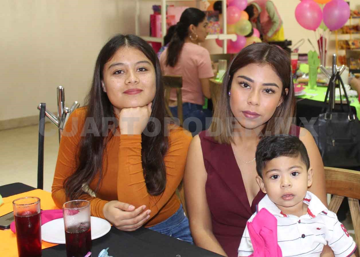 Regalos y abrazos para Amaia