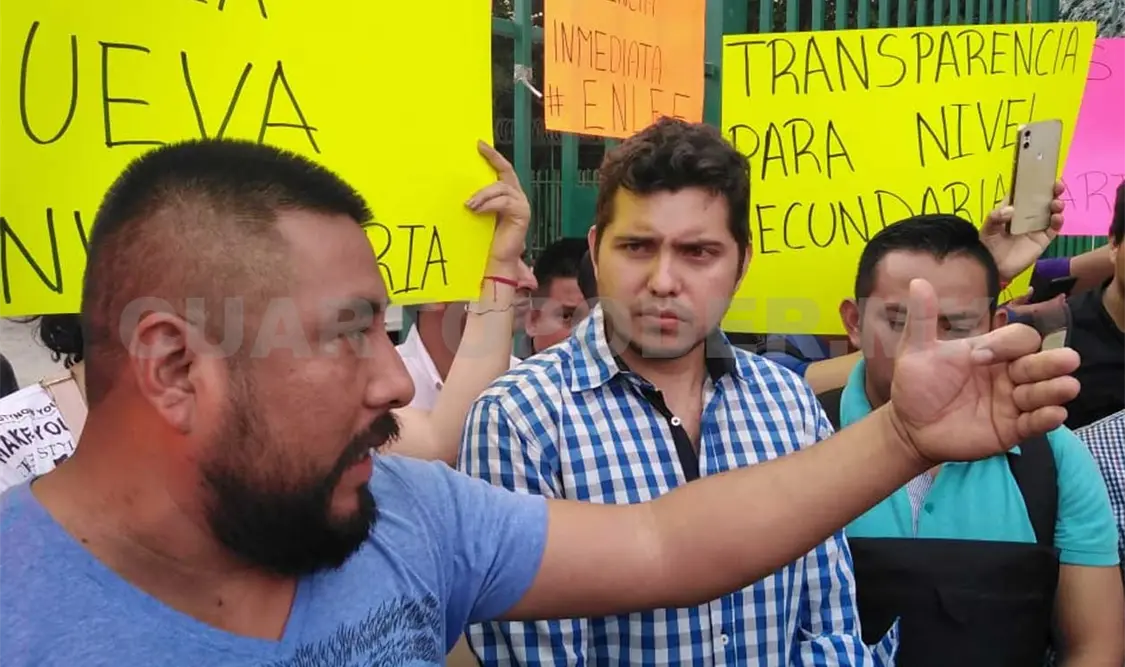 Normalistas y acreditados toman la SE