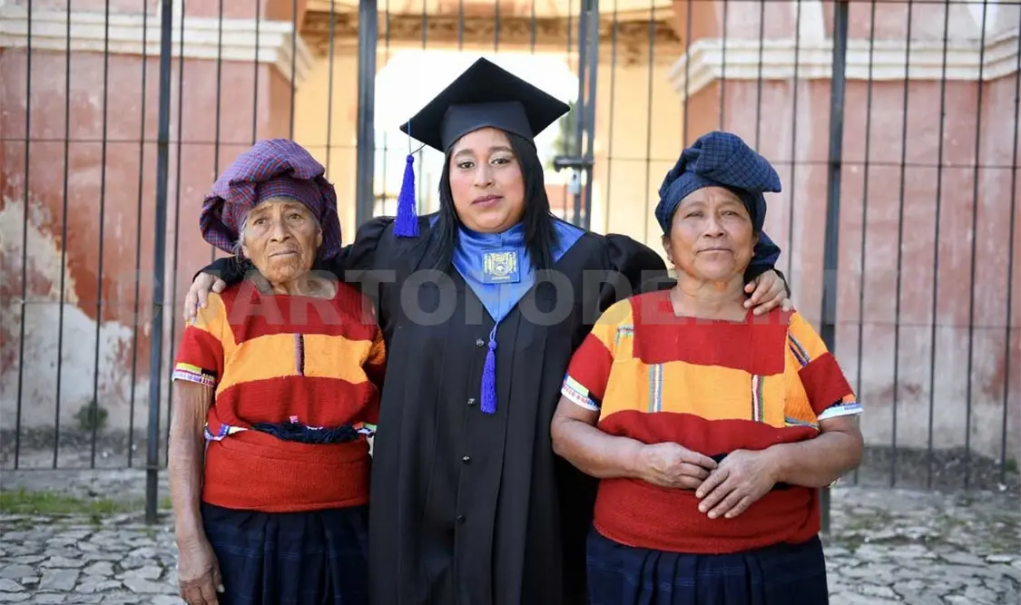 Se gradúan alumnos de la escuela de Lenguas de la UNACH