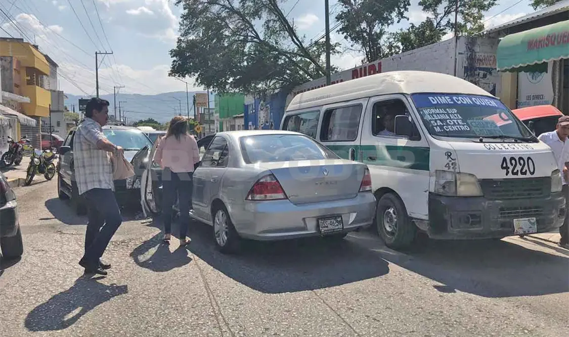 Dos adultos lesionados en accidente múltiple