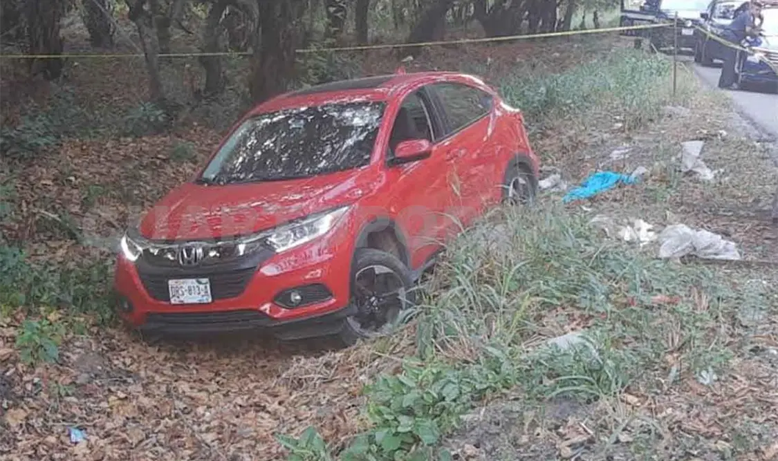 Sujeto es ejecutado al interior de su vehículo