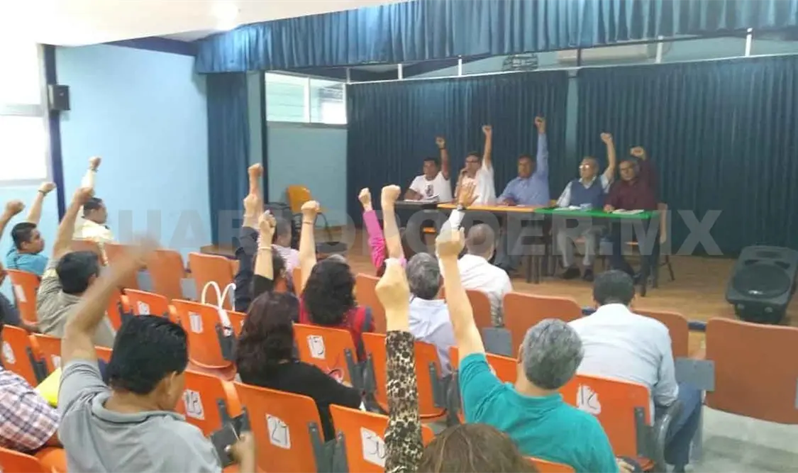 Docentes se revelan contra Gómez Bamaca