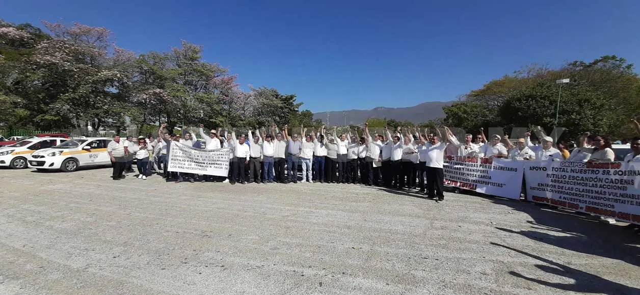 Exigen aplicar ley a presidente de taxis y transporte