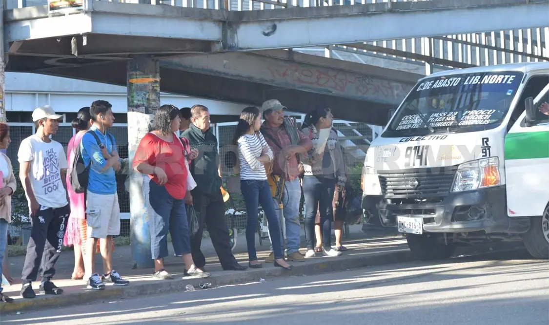 Caos en las calles por transporte local