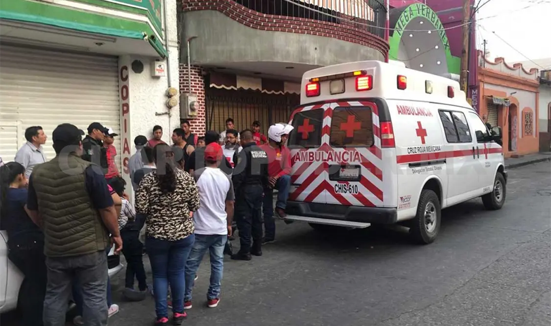 Lo hallan herido de un machetazo en el brazo